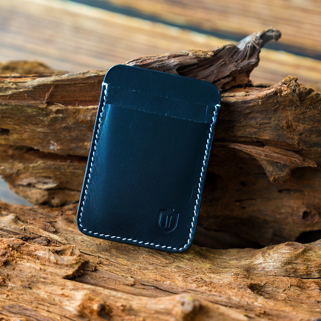 The Monarch Vertical Cardholder Navy / 3 slots / yes The Monarch Vertical Cardholder Navy / 3 slots / yes